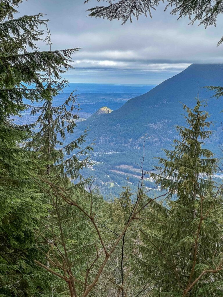 A fleeting captured moment of sun rays hitting Little Si just at the right moment to catch a photo.
